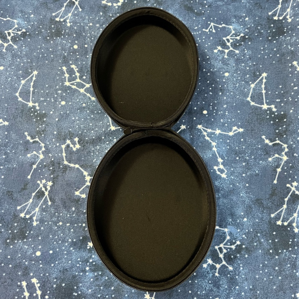 💜Black Headphone Case - Picture 4 of 8